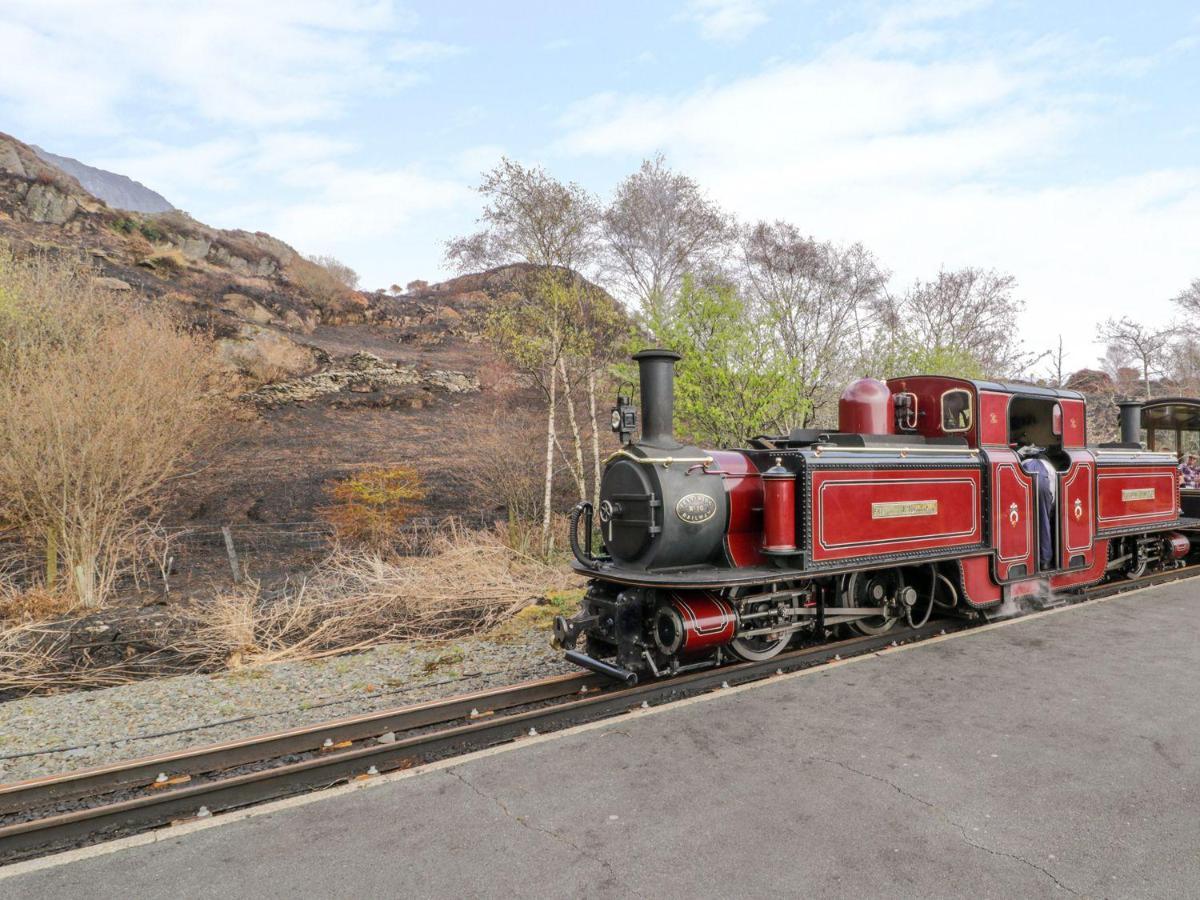 1 Llwyn Hir Blaenau Ffestiniog Exterior photo